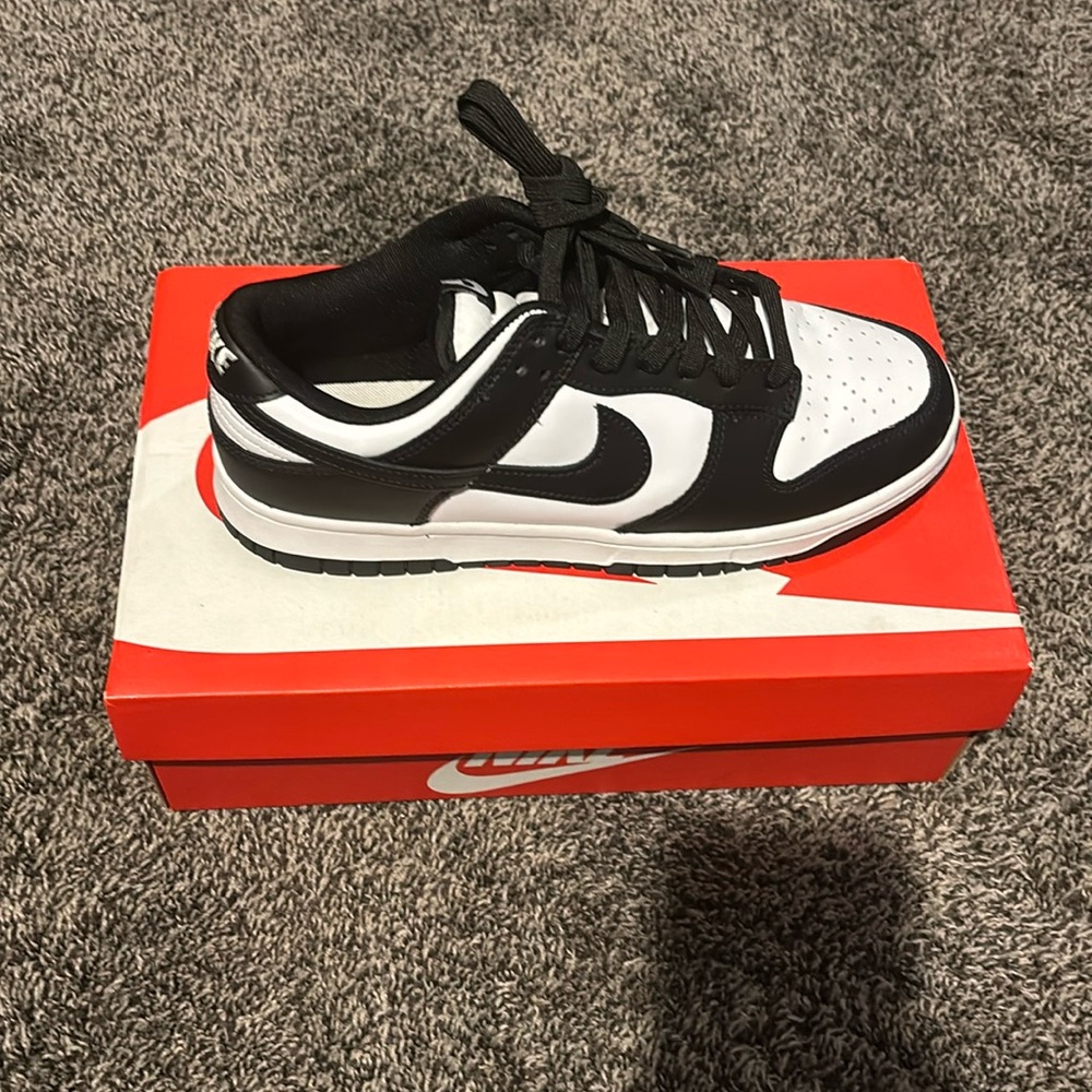 nike panda dunks size 9 looking for $100 or we can agree on a dead just dm me